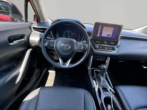 Certified 2023 Toyota Corolla Cross XLE FWD image 6