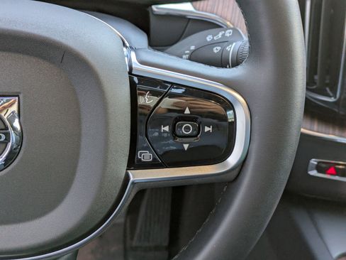 Certified 2024 Volvo XC60 T8 Ultimate w/ Protection Package Premier image 18