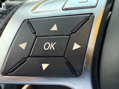 Used 2015 Mercedes-Benz SL 550 image 33