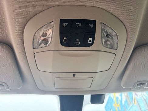 Used 2019 Chrysler Pacifica Touring-L FWD image 21