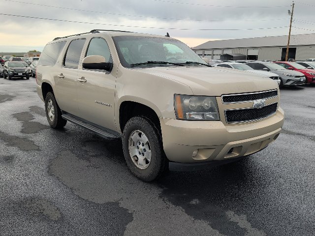 Used 2007 Chevrolet Suburban LT w/ LT Preferred Equipment Group AWD/4WD image 2