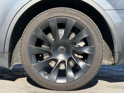 Used 2023 Tesla Model Y Long Range image 3