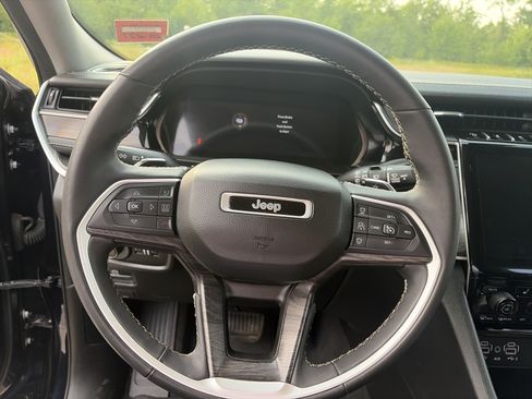 Used 2023 Jeep Grand Cherokee L Limited w/ Luxury Tech Group II AWD/4WD image 22