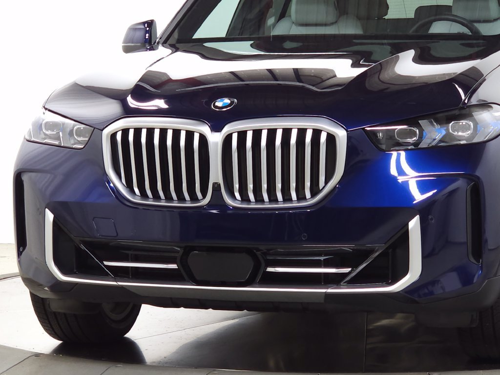 Used 2026 BMW X5 xDrive40i w/ Premium Package AWD/4WD image 3