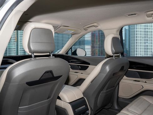 Used 2024 Lincoln Nautilus Reserve image 18