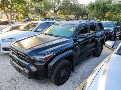 Used 2025 Toyota 4Runner SR5 AWD/4WD image 3