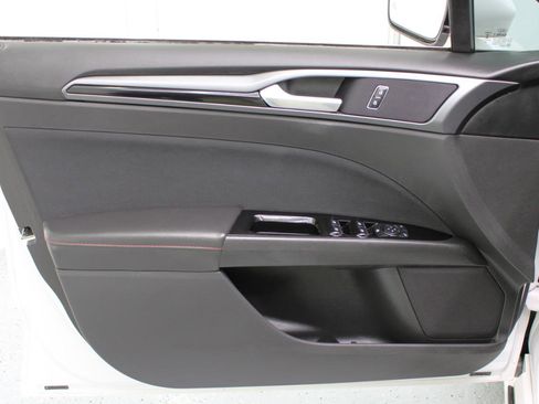 Used 2016 Ford Fusion SE image 34