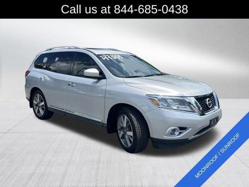 Used 2015 Nissan Pathfinder Platinum FWD image 3