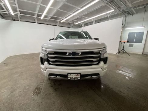 Used 2023 Chevrolet Silverado 1500 High Country w/ Technology Package image 9