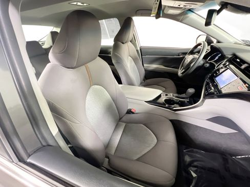 Used 2020 Toyota Camry LE image 25