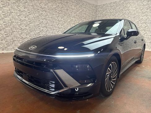 New 2026 Hyundai Sonata Limited FWD image 3