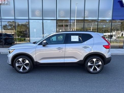 Certified 2025 Volvo XC40 B5 Plus AWD/4WD image 2