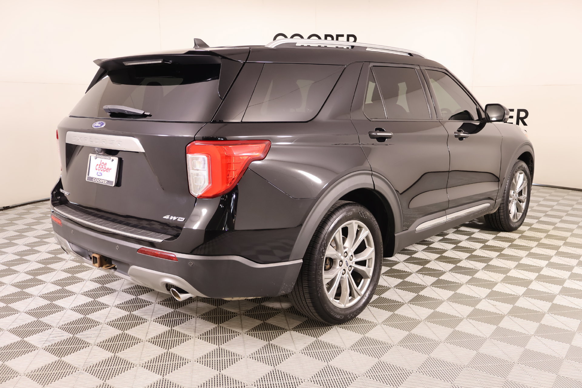 Used 2021 Ford Explorer Limited w/ Equipment Group 301A AWD/4WD image 23
