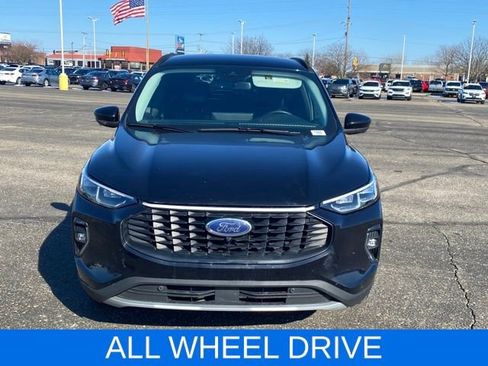 Used 2023 Ford Escape Platinum AWD/4WD image 2