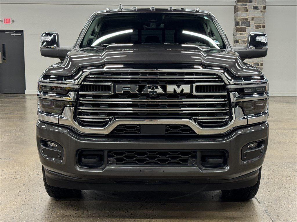 Used 2025 RAM 2500 Limited AWD/4WD image 2