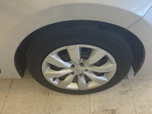 Used 2015 Toyota Corolla LE FWD image 22