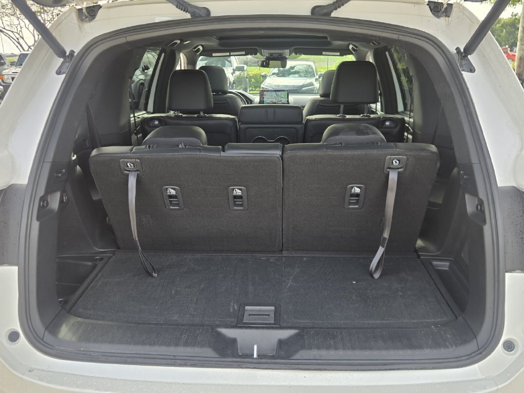 Certified 2025 Honda Pilot Black Edition image 17