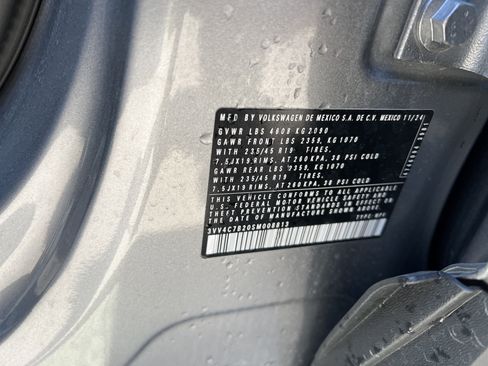 Certified 2025 Volkswagen Taos SEL image 33