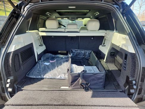New 2026 Land Rover Range Rover Long Wheelbase SE AWD/4WD image 13