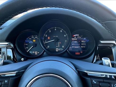 Used 2024 Porsche Macan image 25