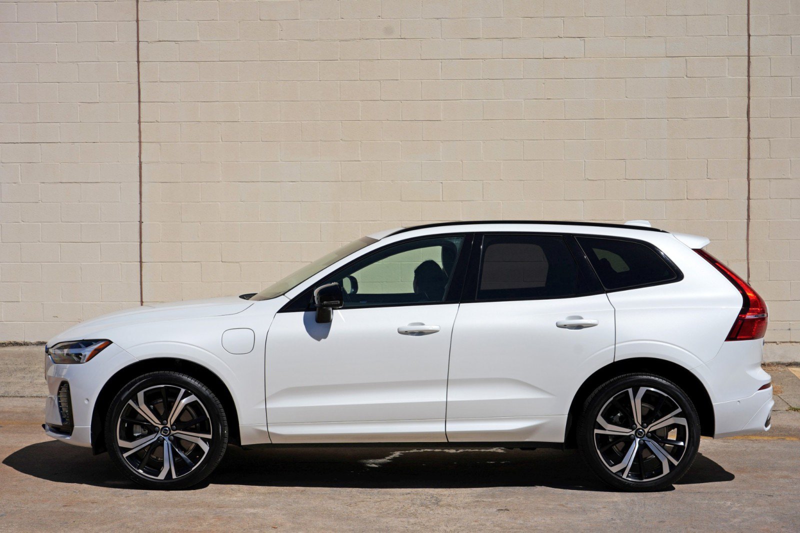 Used 2024 Volvo XC60 T8 Ultimate w/ Protection Package Premier AWD/4WD image 48