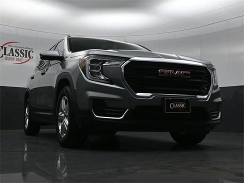 Used 2024 GMC Terrain SLE w/ Driver Convenience Package image 26