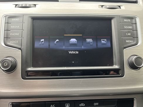 Used 2016 Volkswagen Golf S image 17