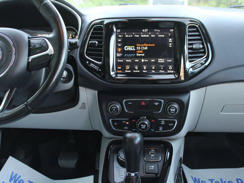 Used 2018 Jeep Compass Limited w/ Navigation Group AWD/4WD image 21