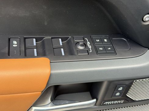 Used 2023 Land Rover Defender 130 X-Dynamic SE AWD/4WD image 28