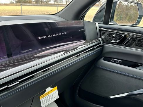 New 2025 Cadillac Escalade IQ Sport 1 w/ LPO, ONYX Package AWD/4WD image 39