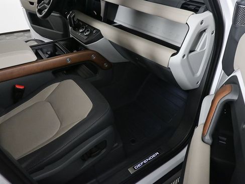 Used 2024 Land Rover Defender 110 X-Dynamic SE image 22