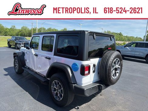 Used 2022 Jeep Wrangler Unlimited Sport AWD/4WD image 3