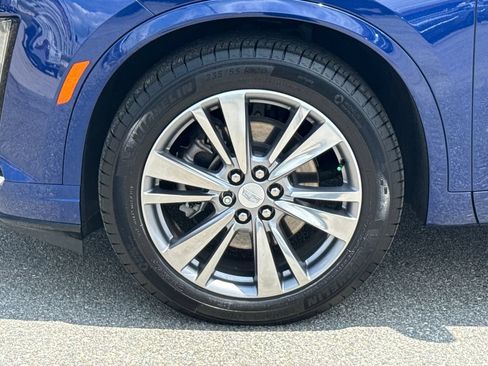 Certified 2025 Cadillac XT6 Premium Luxury FWD image 11