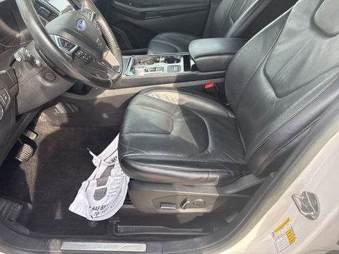 Used 2019 Ford Edge Titanium image 18