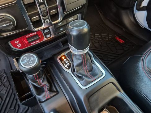 Used 2021 Jeep Gladiator Rubicon AWD/4WD image 30