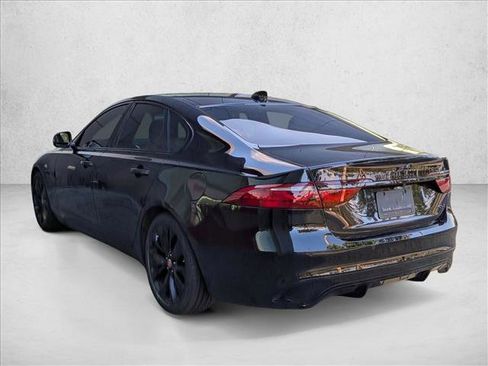 Used 2022 Jaguar XF SE RWD image 8