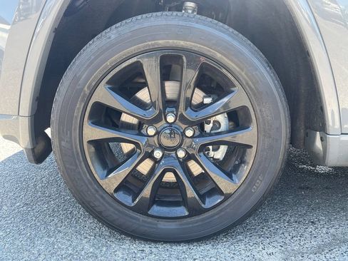 Used 2021 Jeep Grand Cherokee Laredo X AWD/4WD image 11