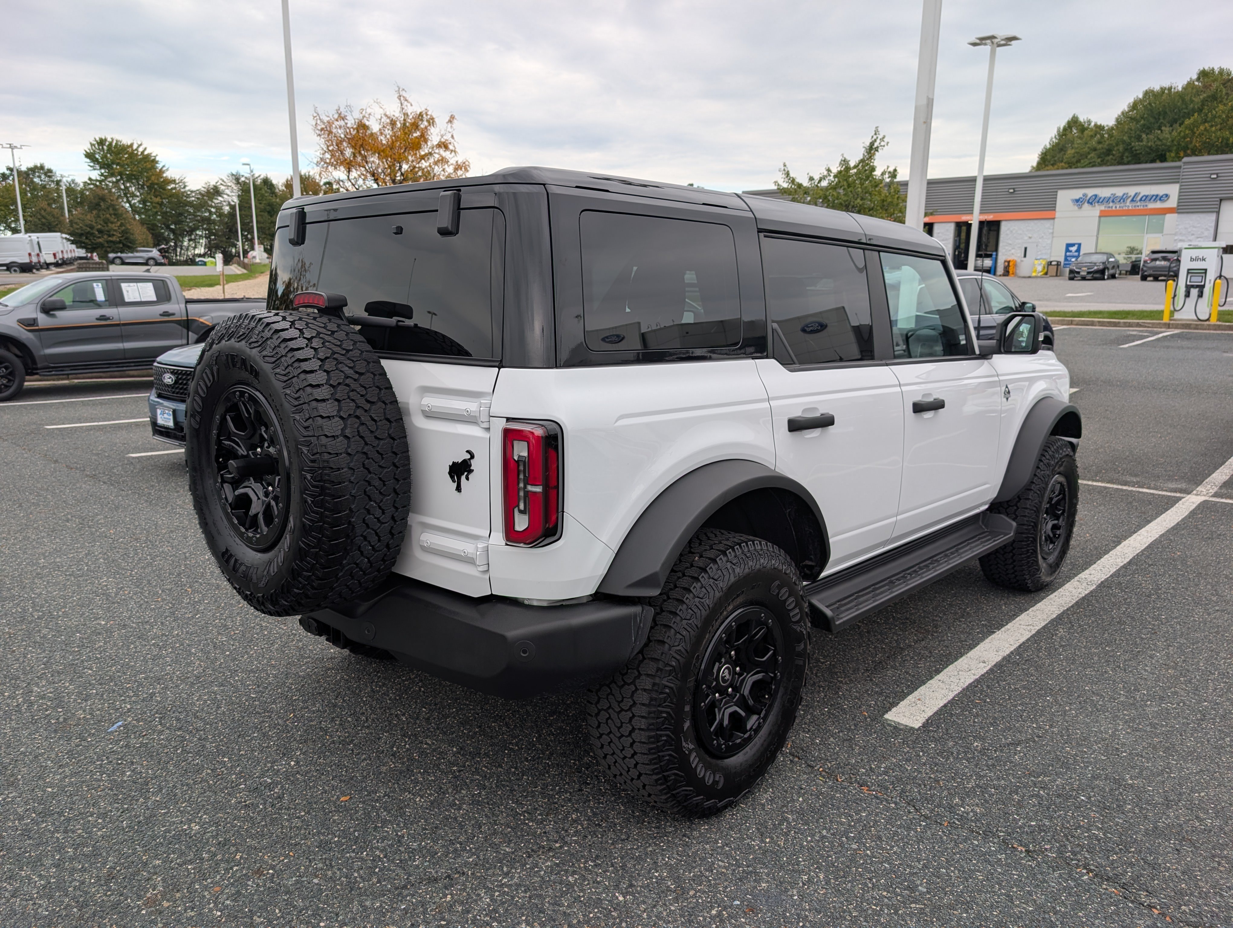 Used 2025 Ford Bronco Outer Banks w/ Sasquatch Package AWD/4WD image 4