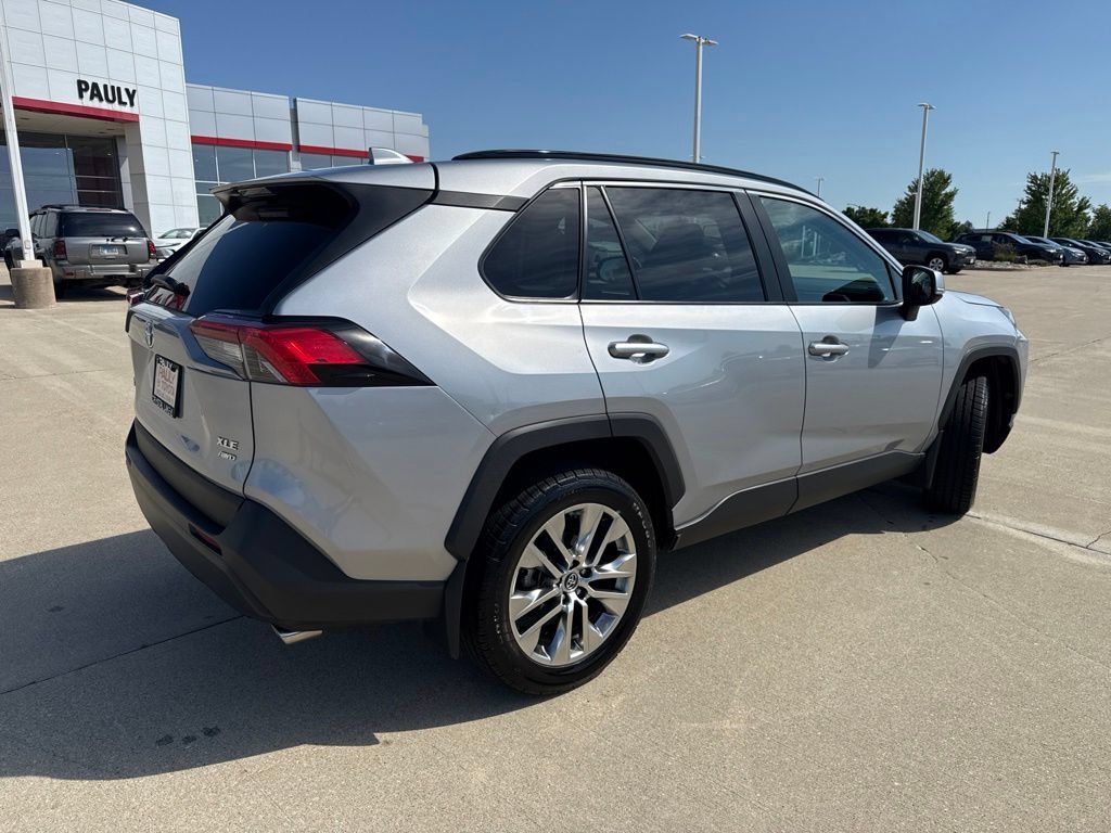 Used 2019 Toyota RAV4 XLE Premium AWD/4WD image 3