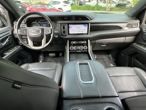 Used 2021 GMC Yukon Denali w/ Denali Premium Package AWD/4WD image 22