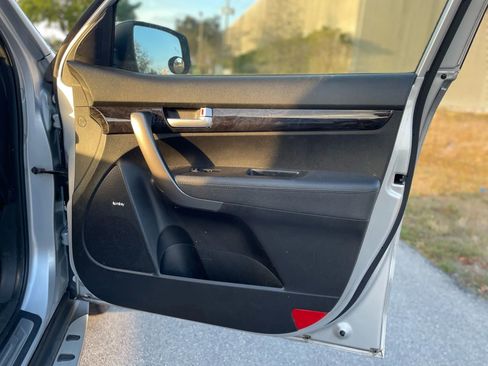 Used 2014 Kia Sorento SX w/ 3rd Row Package image 25