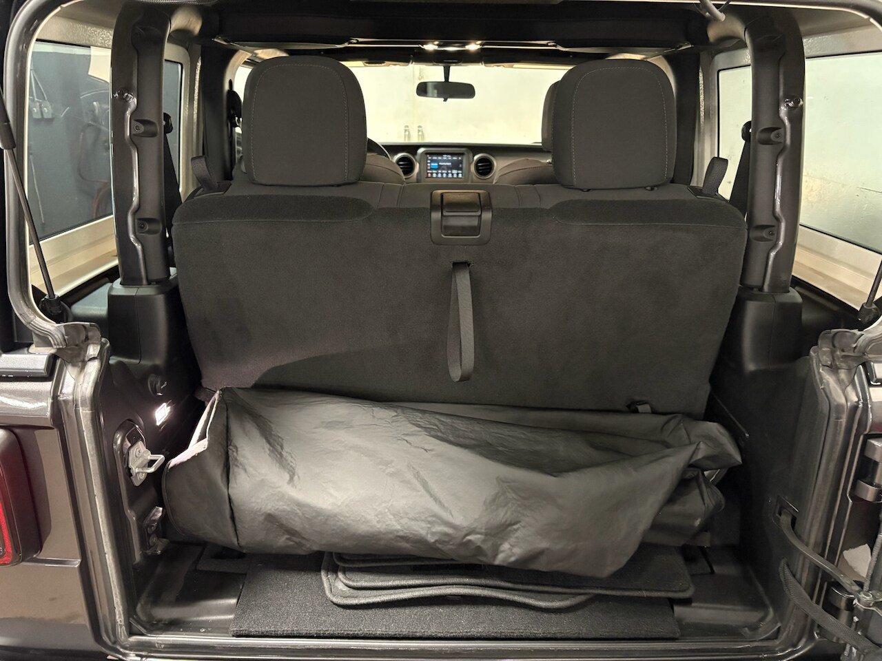 Used 2022 Jeep Wrangler Sport AWD/4WD image 9