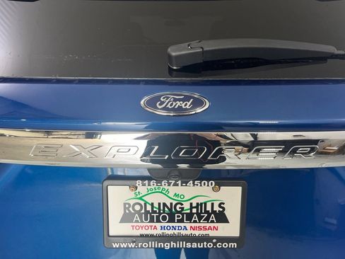 Used 2023 Ford Explorer XLT w/ Equipment Group 202A AWD/4WD image 43