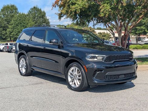 Used 2024 Dodge Durango GT image 2