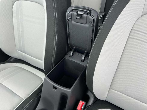 New 2025 Hyundai Venue SEL image 18