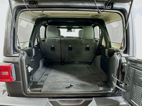 Used 2024 Jeep Wrangler Rubicon image 23