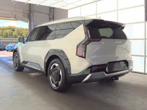 Used 2024 Kia EV9 Land AWD/4WD image 5
