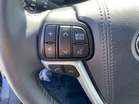 Used 2019 Toyota Highlander SE AWD/4WD image 24