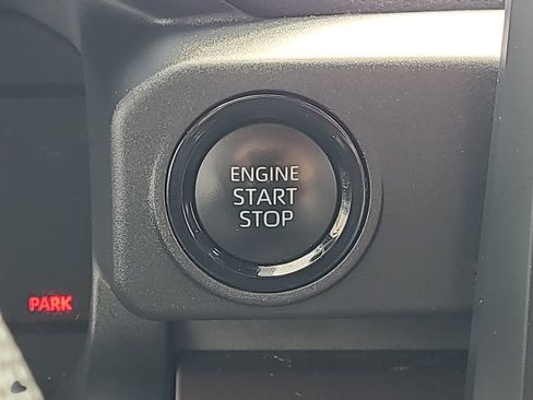 Certified 2024 Toyota Tacoma SR5 AWD/4WD image 25
