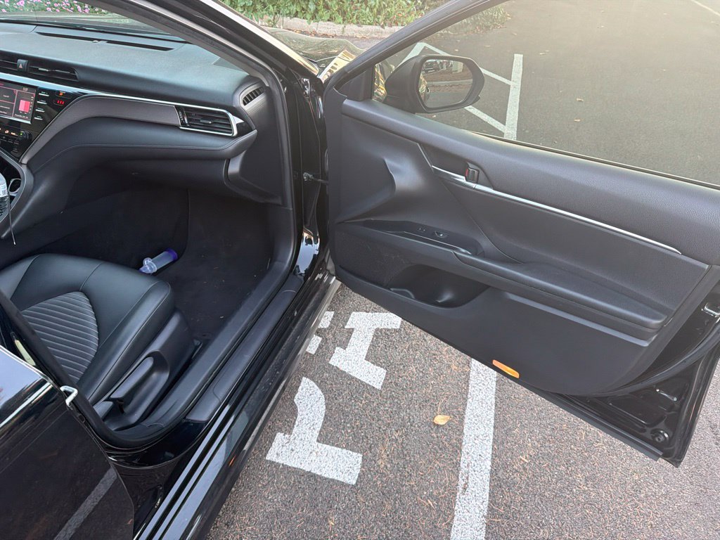 Used 2018 Toyota Camry SE FWD image 18